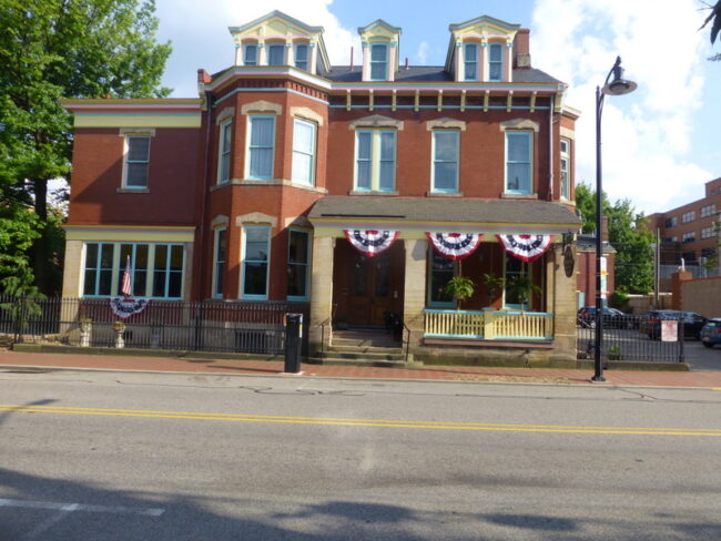 Mansion bunting